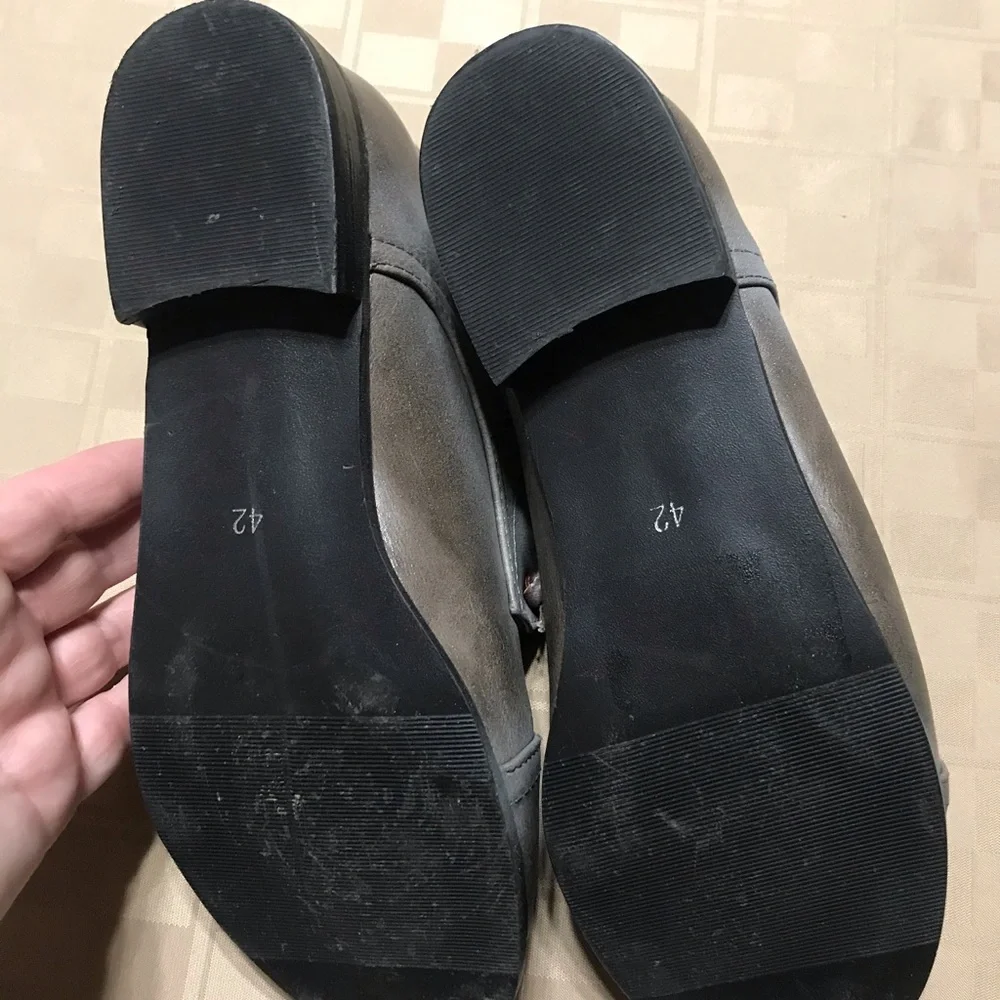 unknown men’s gray